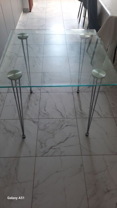 Продам стеклянный стол