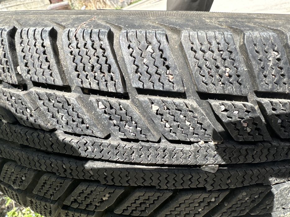 Шины б/у продается в хорошем состоянии