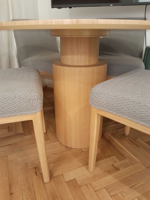 Кръгла маса дъбова