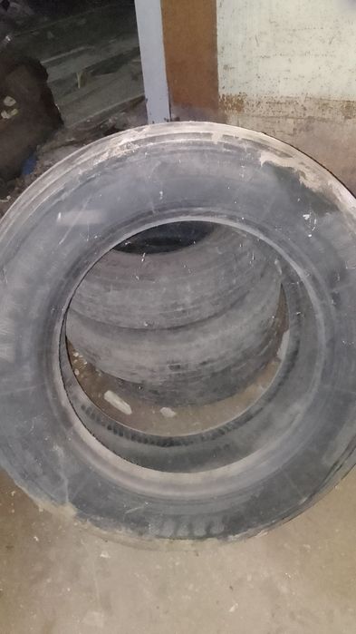Покрышка от грузового авто