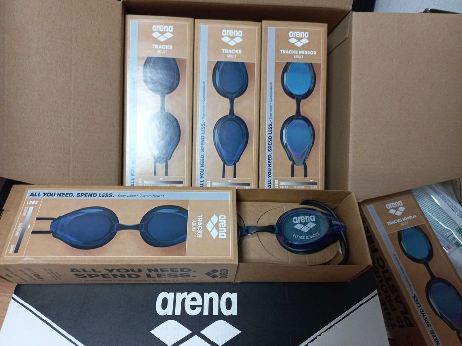 Продавам очила за плуване Арена Track огледални и неогледални