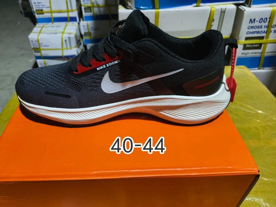 Кроссовки Nike, летние