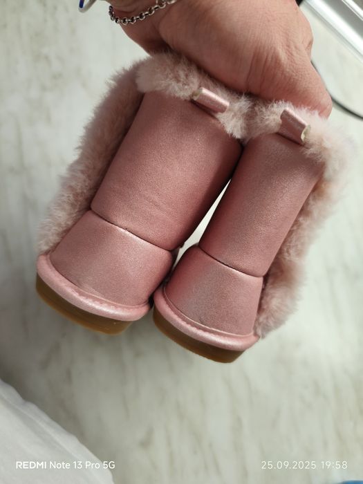 Два  чифта детски ботушки