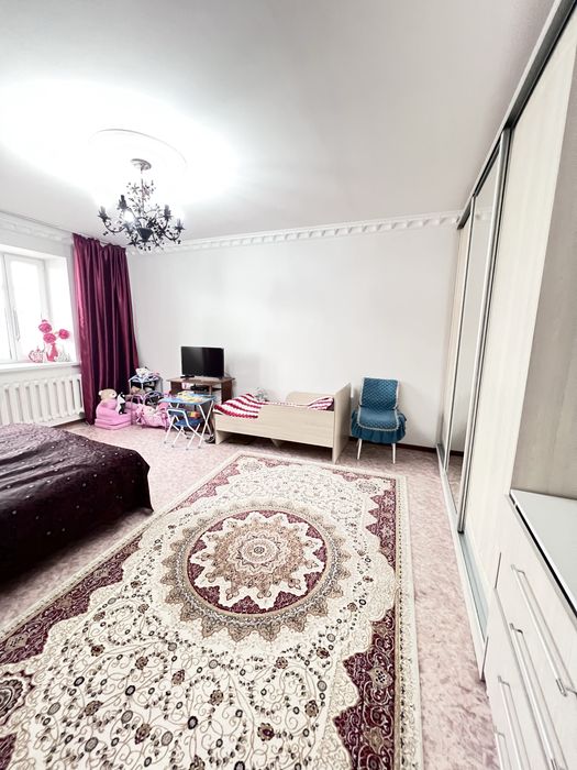 Продам ковры, ширма в гостинную и в спальнию