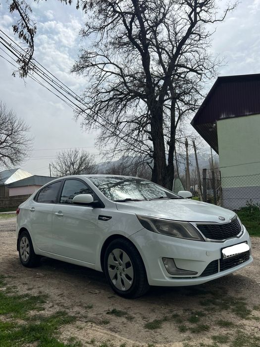 Автомобиль KIA RIO 2014 год