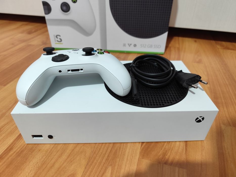 Xbox series S 512gb intretinut si nefolosit
