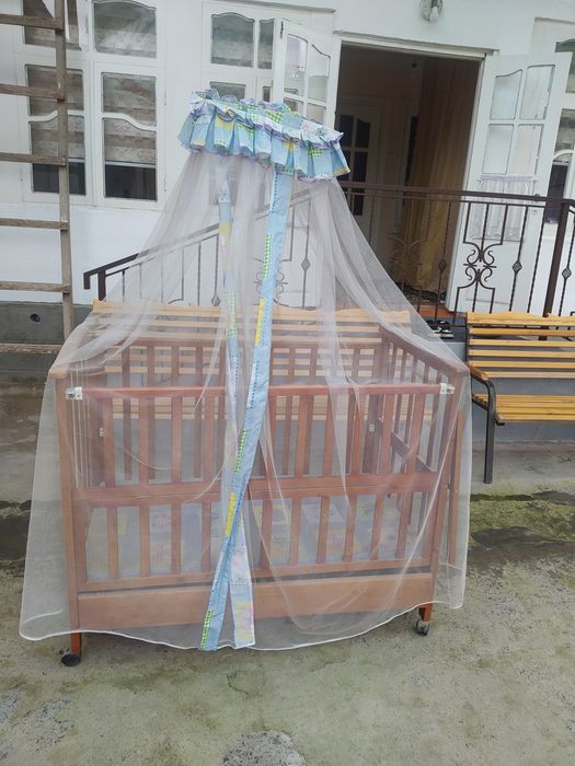 Детский кравать сотилади холати яхши. 700000 сум.