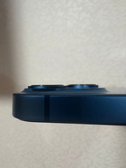 Продам IPhone 13