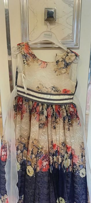 Продам платья по 1 шт