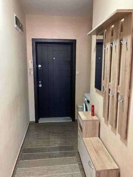 Тристаен обзаведен апартамент в ж.к. Лазур