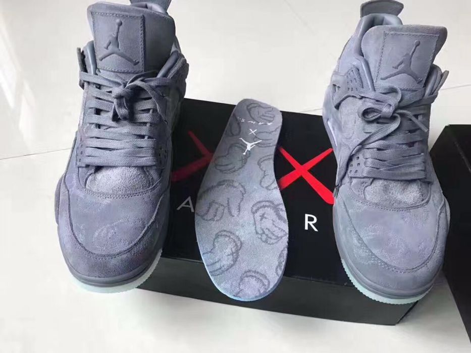Air Jordan 4 Retro Kaws
