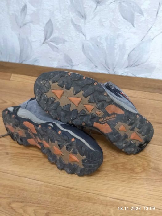 Туристические кроссовки (Горные ботинки). Размер 37.