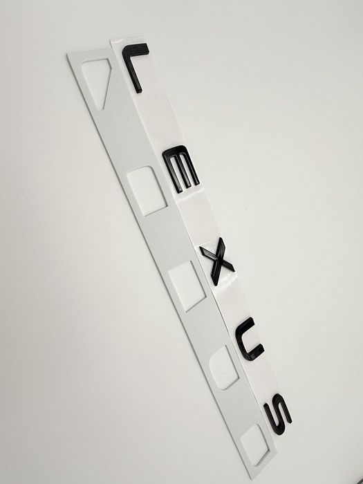 Emblema Lexus spate negru