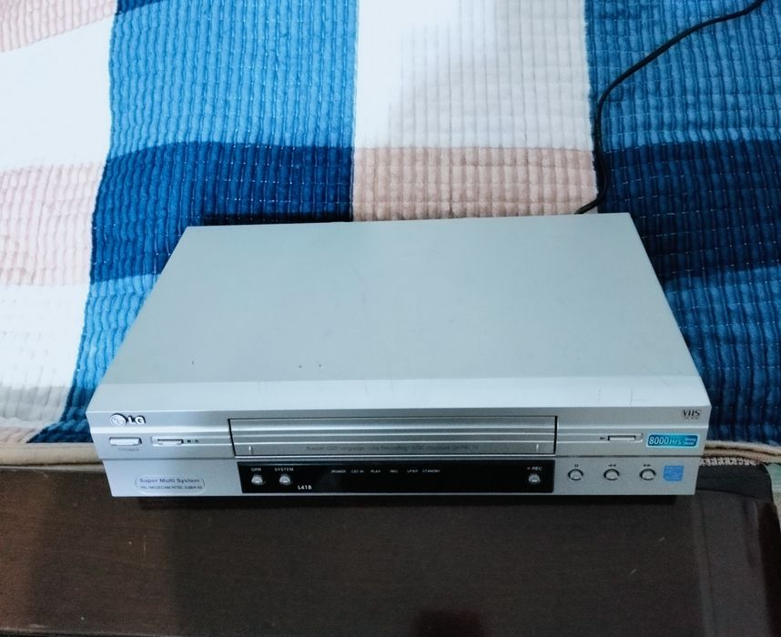 Продаю видеомагнитофон оригинал