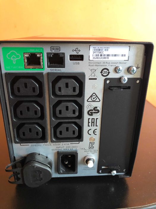 UPS APC SMT750IC Smart-UPS 750VA/230V, Line Interactive, Tower