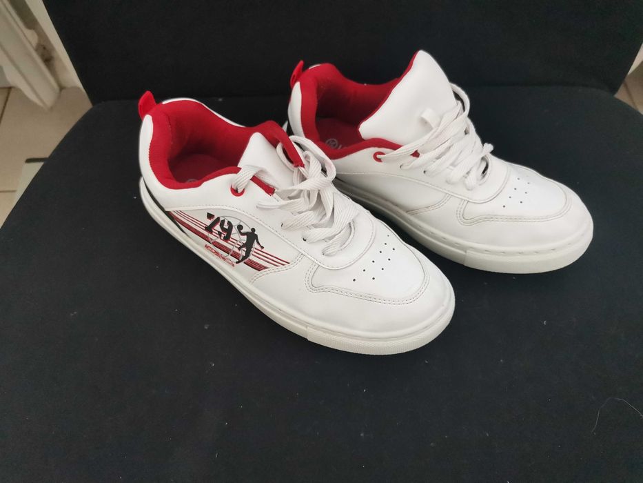 Маратонки за момче 35