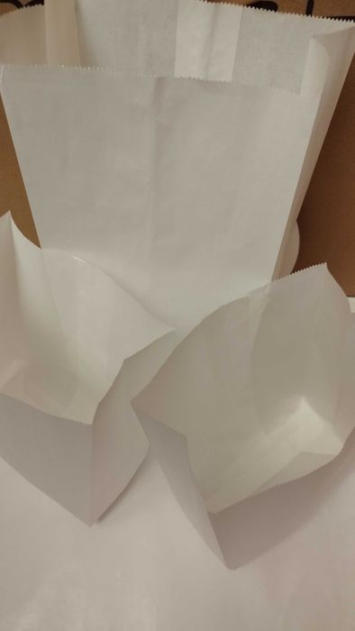 Ambalaj-pungi hartie albe rezistente la grasimi.