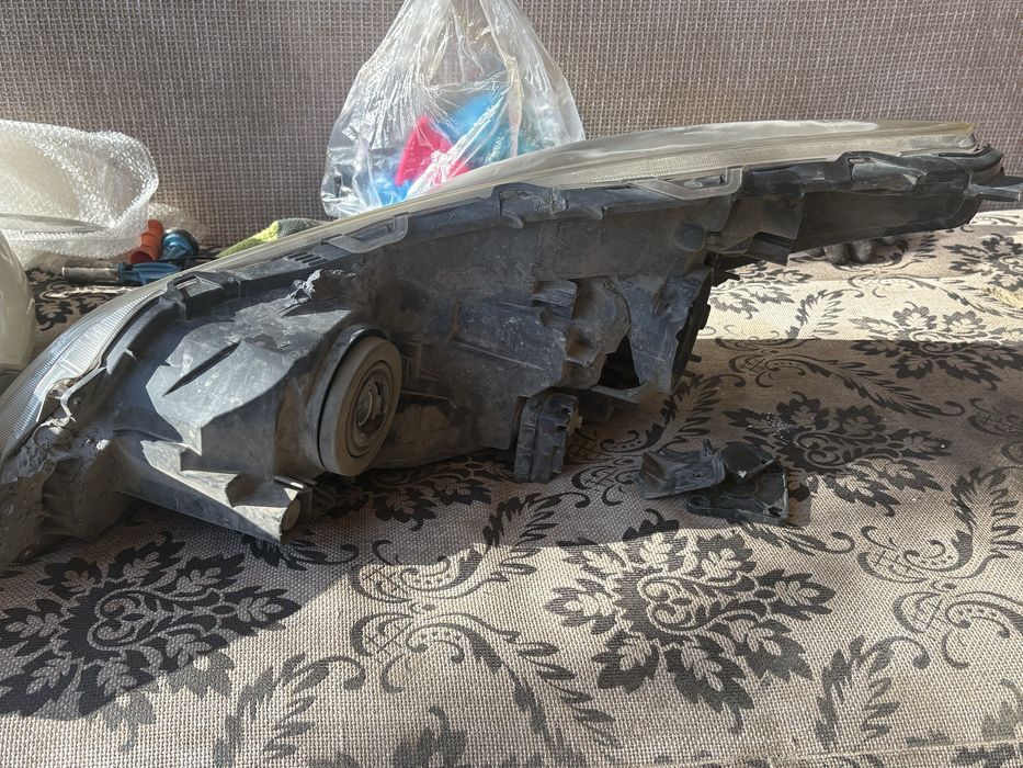 Фары на Subaru Outback.