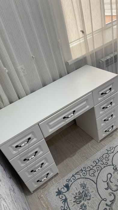 Компьютерный стол сатылады