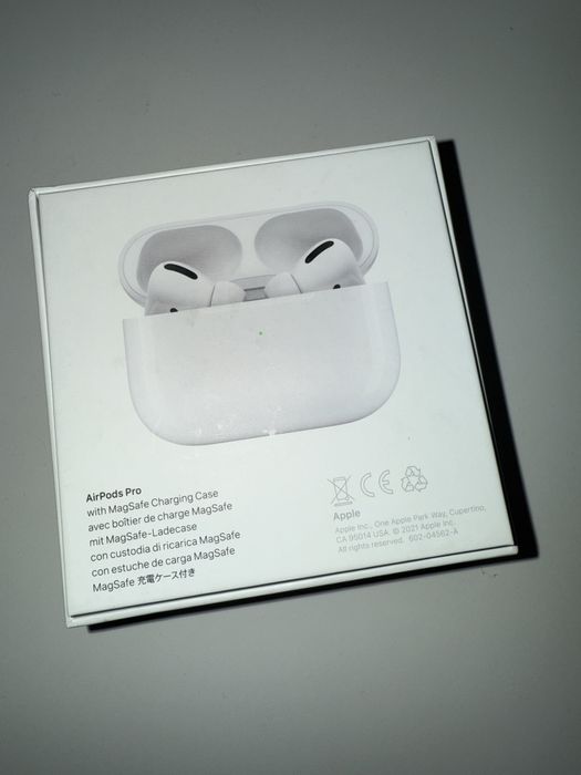 Casti Apple Airpods Pro cu MagSafe Charging Case