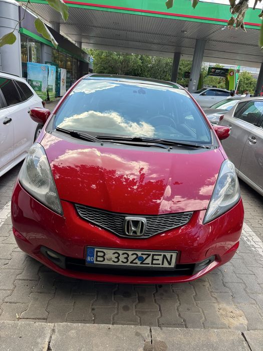Honda Jazz 2009 | 1.3 Benzină | 73 CP | Pilot Automat | 235.000 km | Roșie