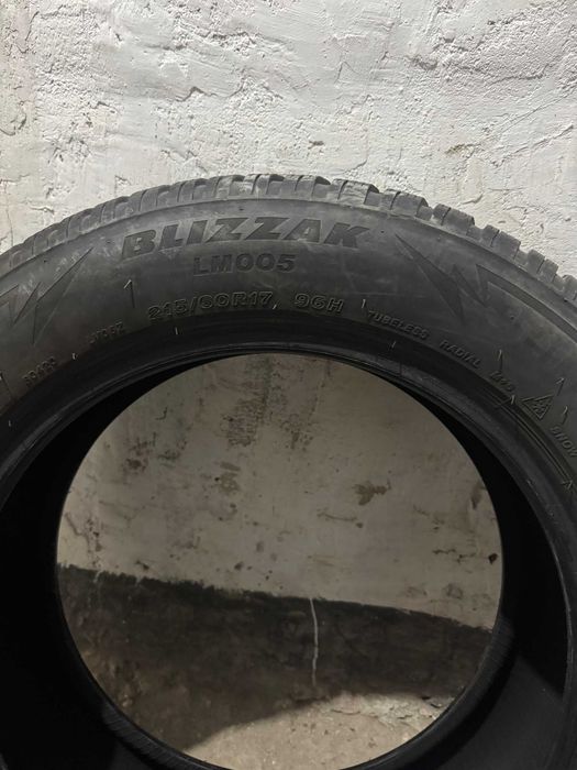 4 бр. зимни гуми Bridgestone Blizzak LM005 215/60 R17 96H, DOT 2022