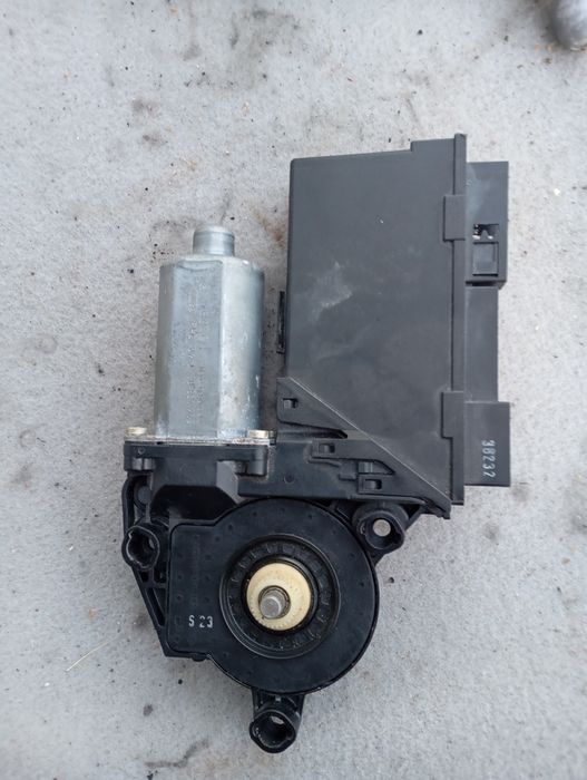 Машинка Ел. Стъкло лява врата Audi A4 B6