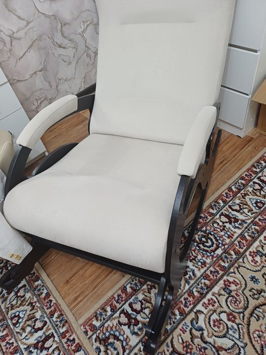 Срочно.продам кресло качалка новое