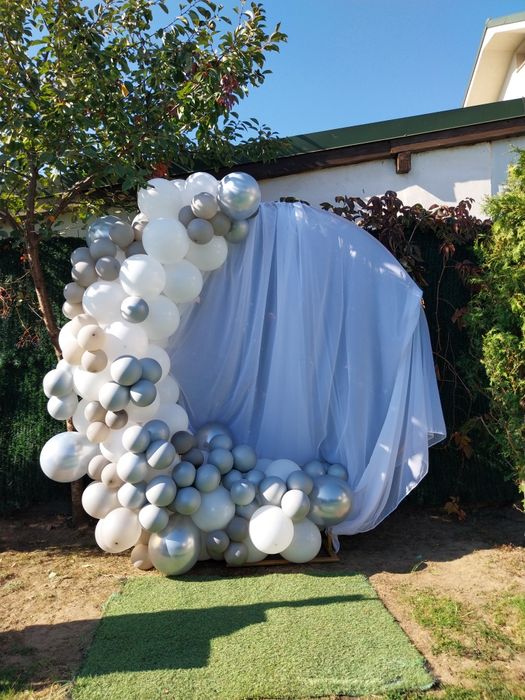 Închiriez mese,scaune,corturi,aranjamente florale