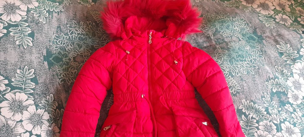 Продам зимнюю куртку на девочку