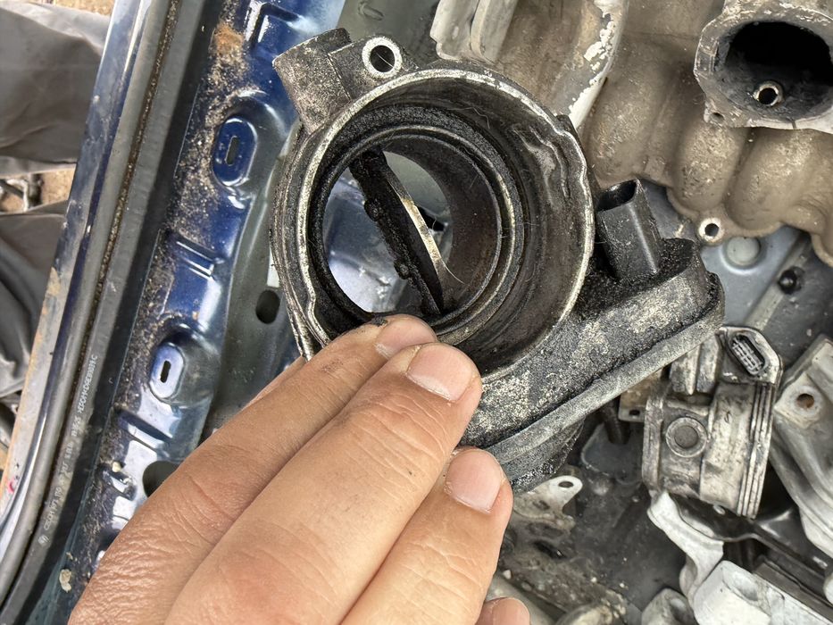 Дроселова клапа дросел Vw touran golf passat caddy 2.0tdi 1.9tdi