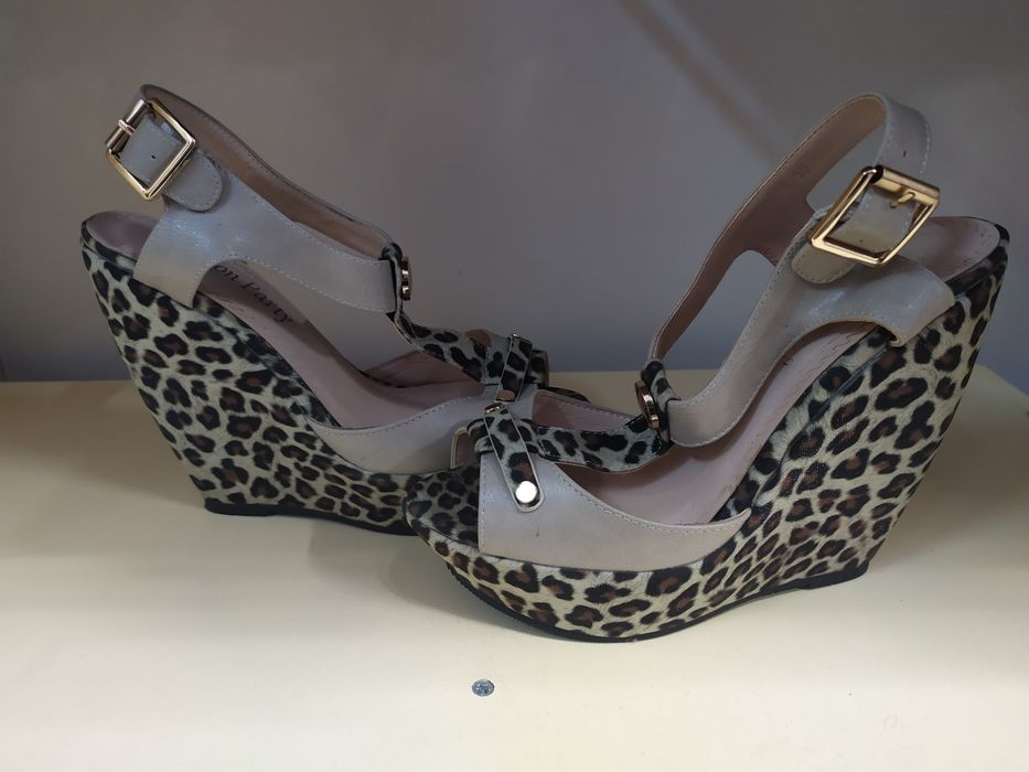 Продам босоножки 35 размера