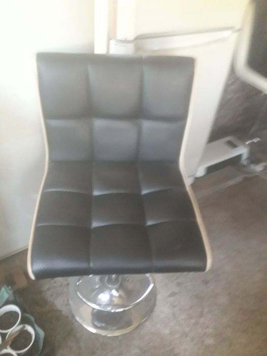 Кожени бар столове