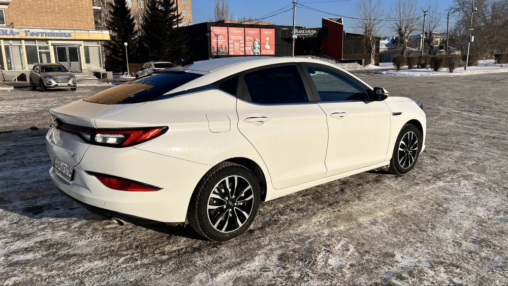 Автомобиль JAC J7