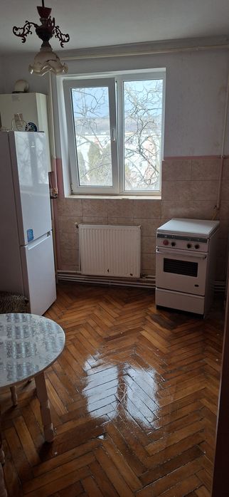 Vând apartament cu 3 camere