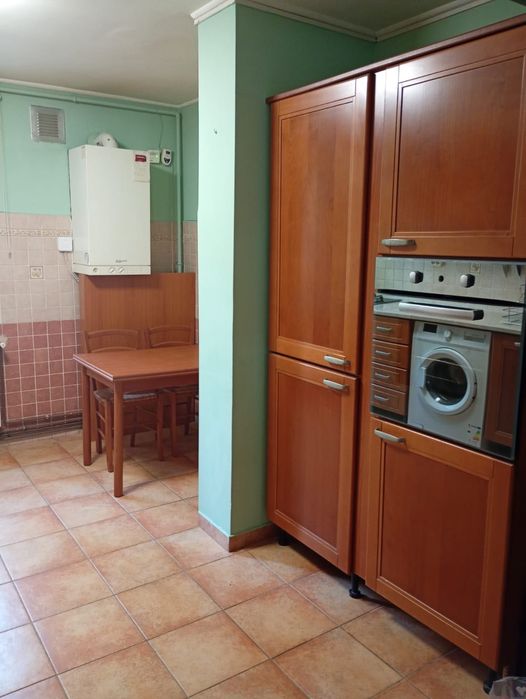 Proprietar inchiriez apartament 3 camere in Drumul Taberei. 2 min de metrou. Etaj 1. Chirie 500 Euro