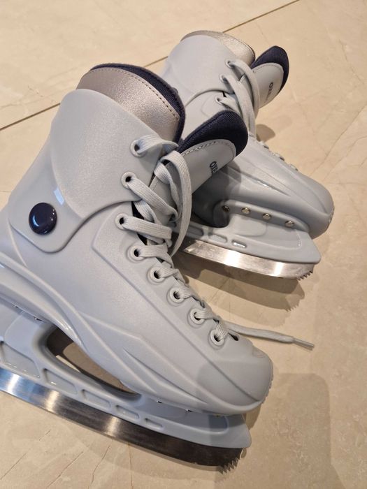 Patine marime 23.5 cm