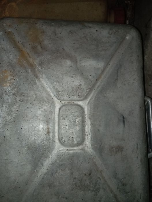 Канистра  бизин идиш