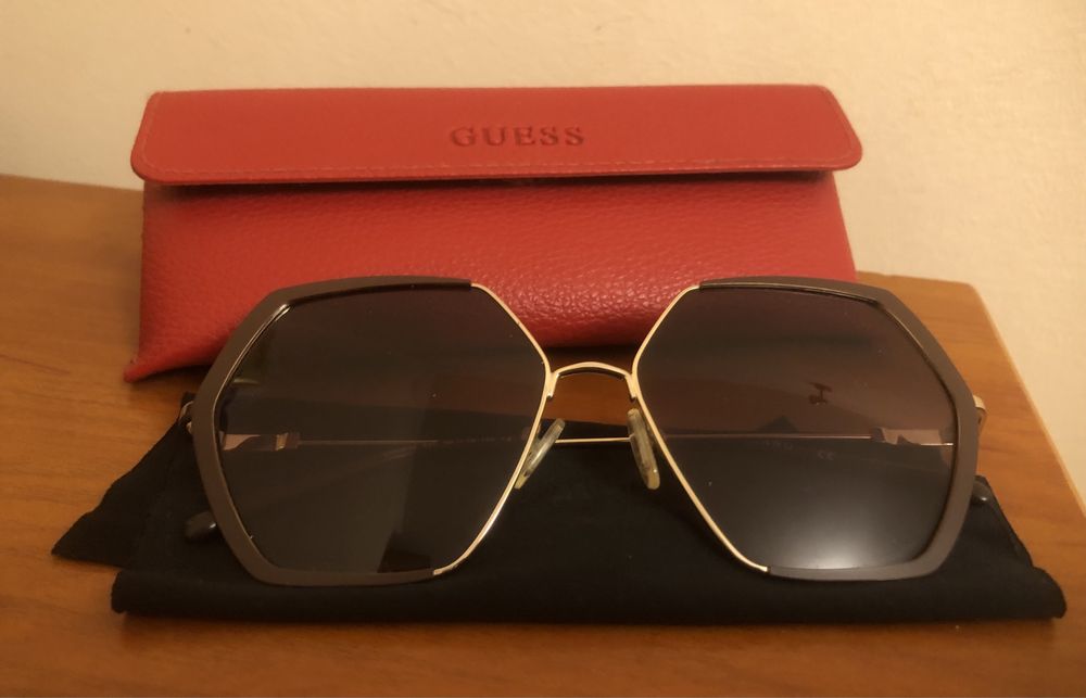 Очила Guess
