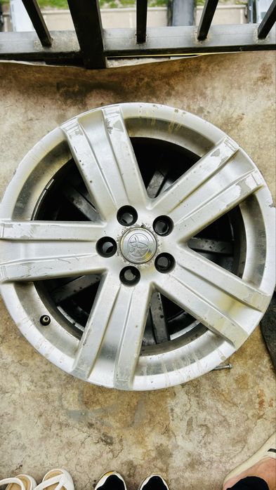 Диск Avensis r16