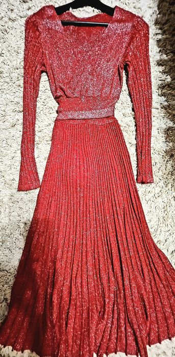 Платье                .