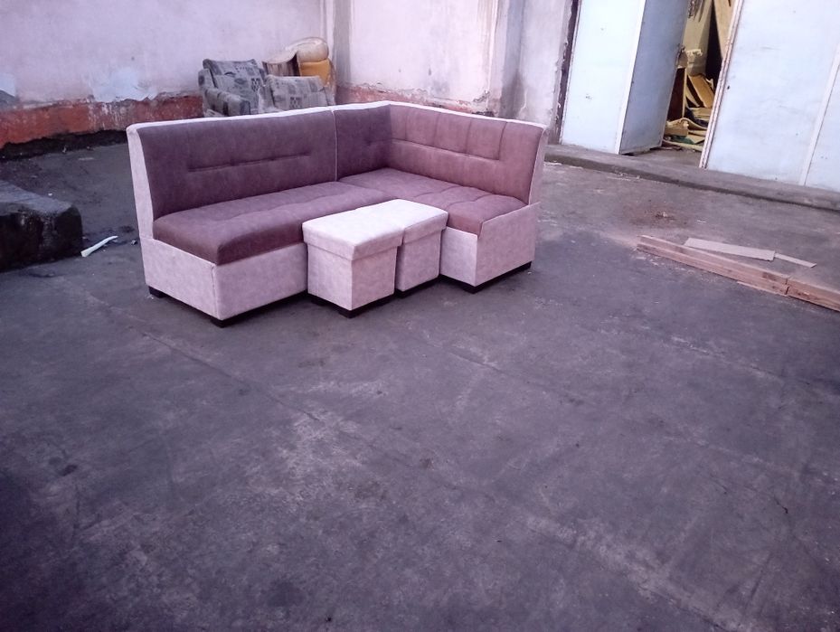 Kuxiniy ug'aloglar stoli bn.  siz istagan uslubda va razmerda sifati a