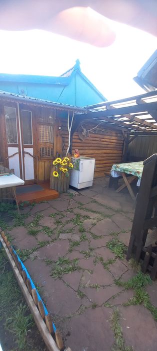 Отдельно стоящие деревянные домики.