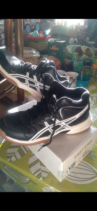 Трекинговые кроссовки  asics