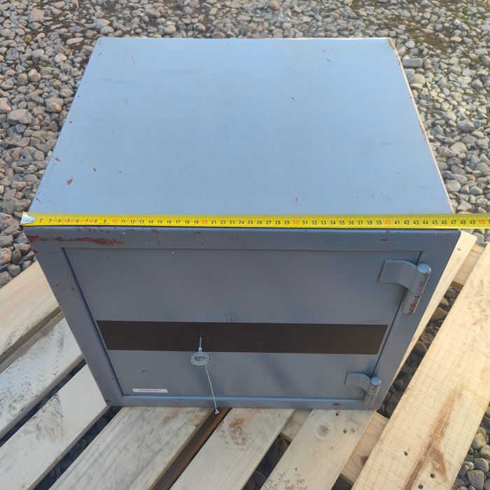 Seif cu închidere cheie