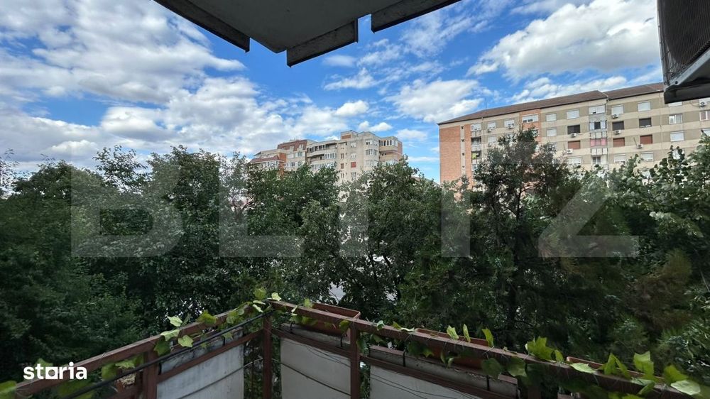 Apartament cu 3 camere, 65 mp, pe Bulevardul Decebal