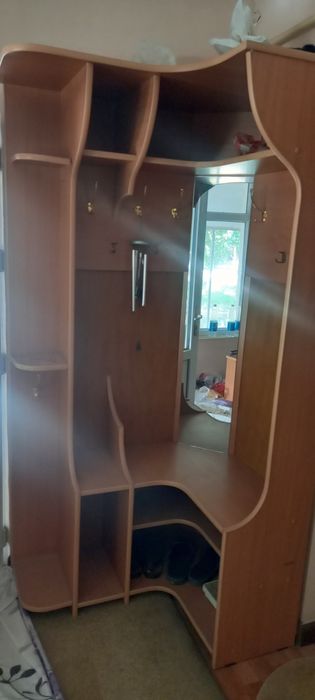Шкаф в прихожую продаётся