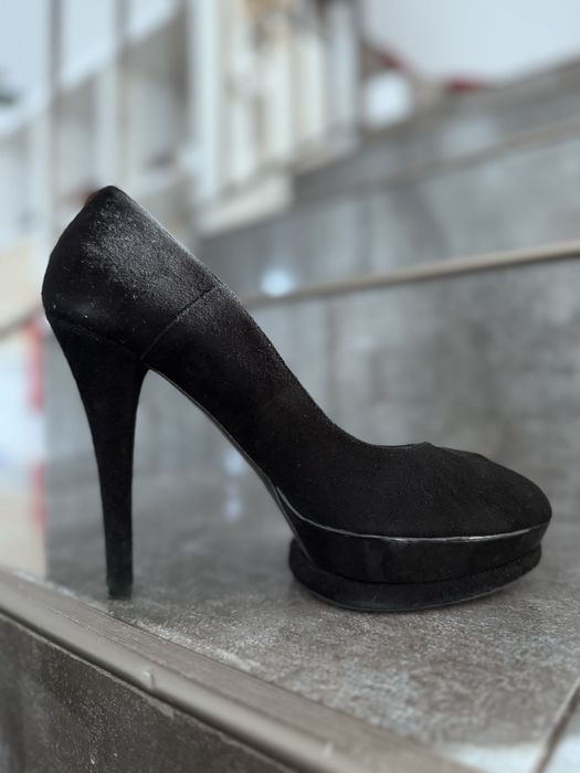 Vand pantofi negri Vicina marimea 38 piele intoarsa