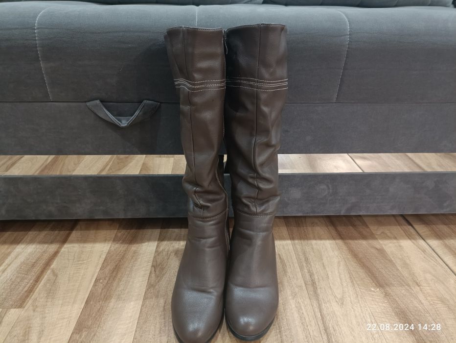 Продам димисезонные женские сапоги