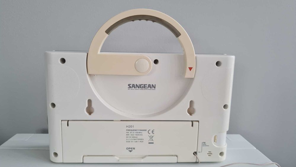 Преносимо влагоустойчиво радио Sangean H201